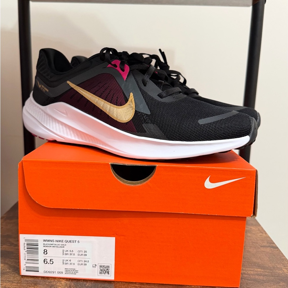 Nike Women's Black and Metallic Gold Athletic Shoes New in Box Size 8 - Picture 4 of 13